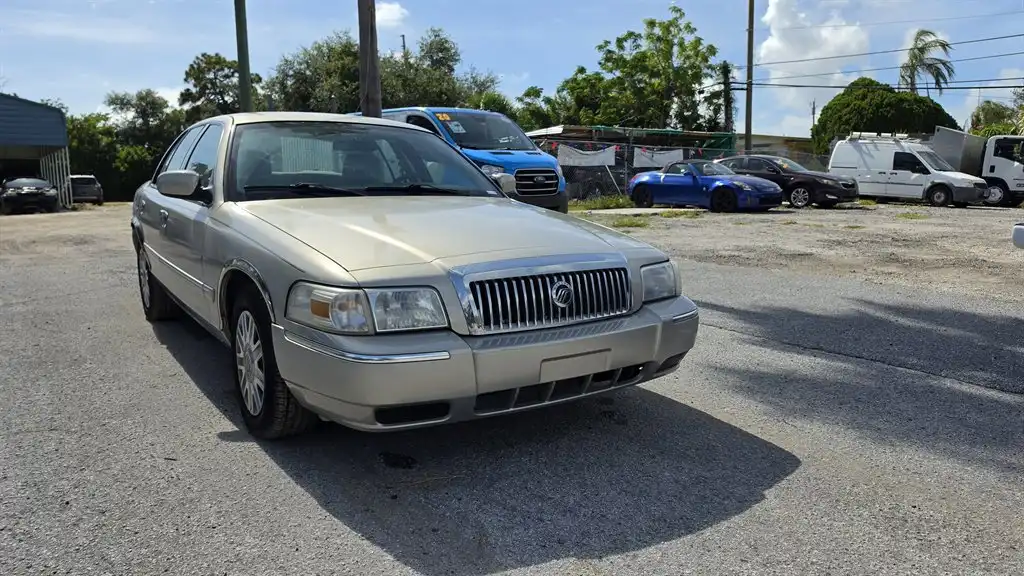 2008 Mercury Grand Marquis GS's photo