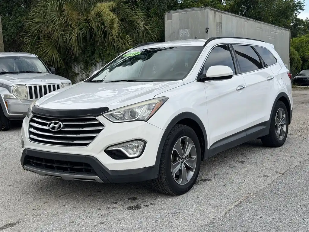 2015 Hyundai Santa Fe GLS's photo