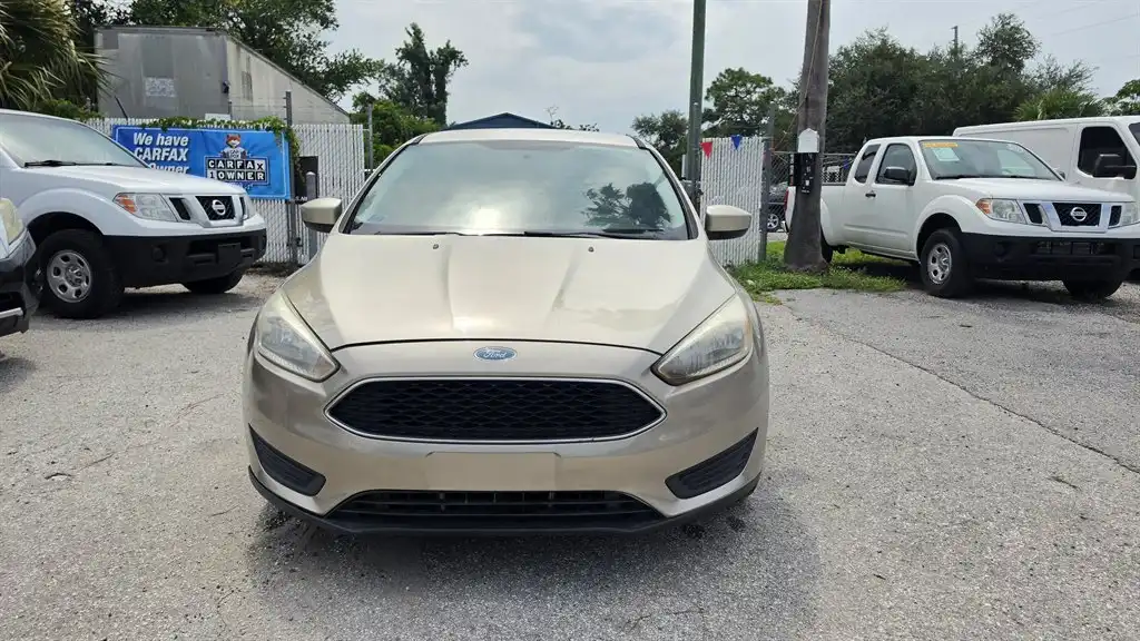2018 Ford Focus Sedan SE's photo