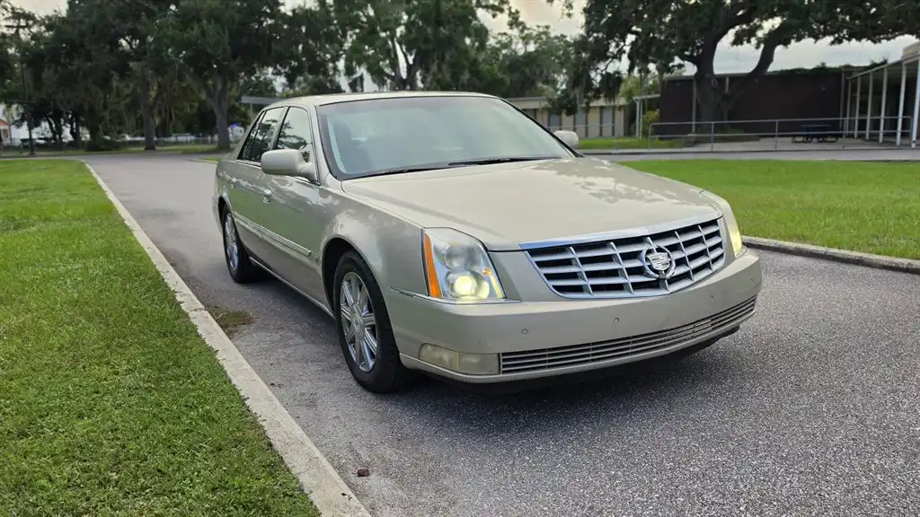 2007 Cadillac DTS Luxury 1's photo