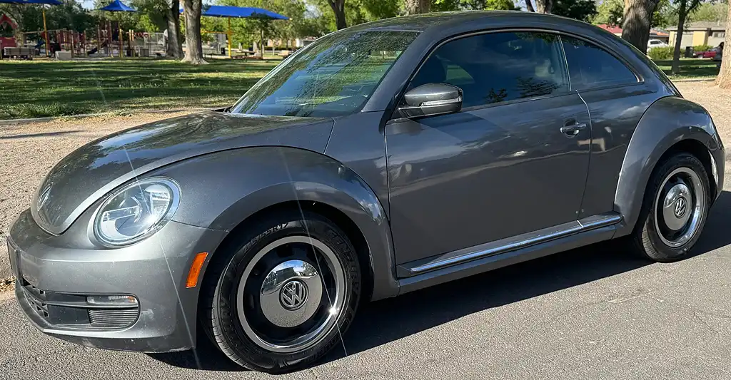2012 Volkswagen Beetle 2.5L Auto's photo