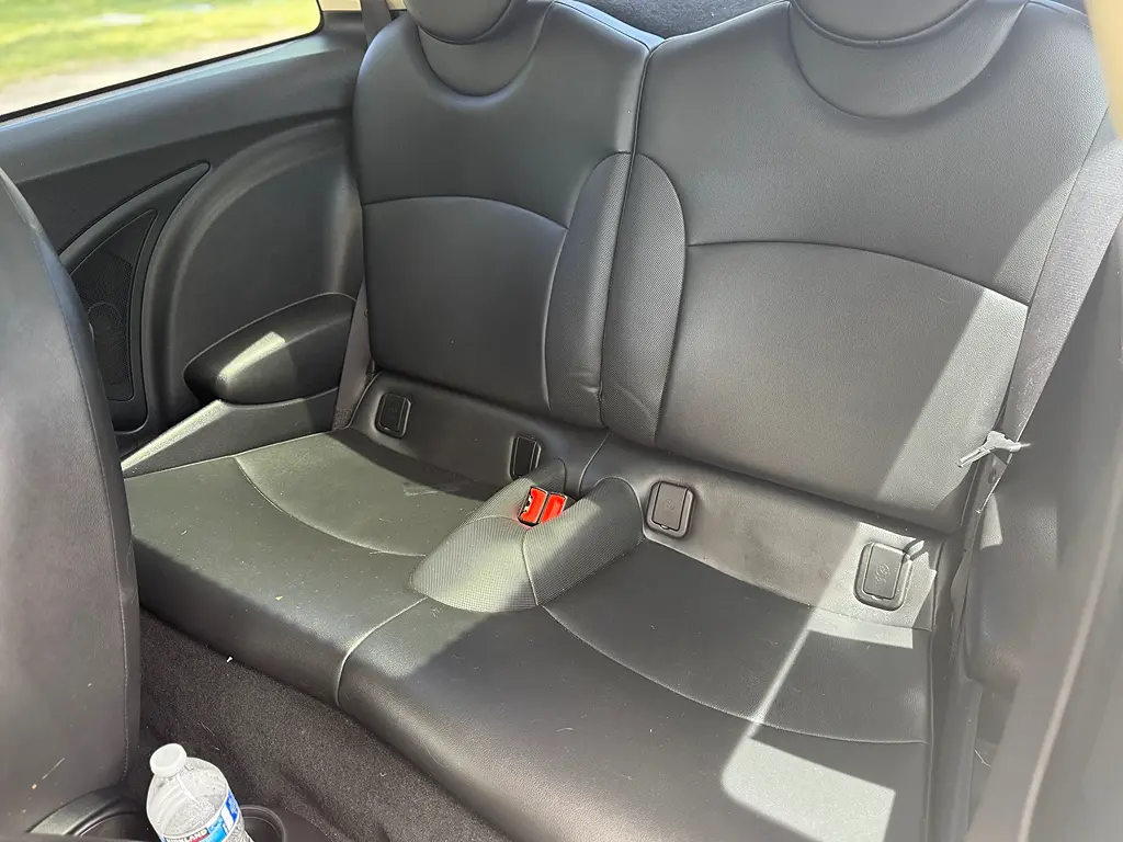 2013 MINI Cooper Base photo 4