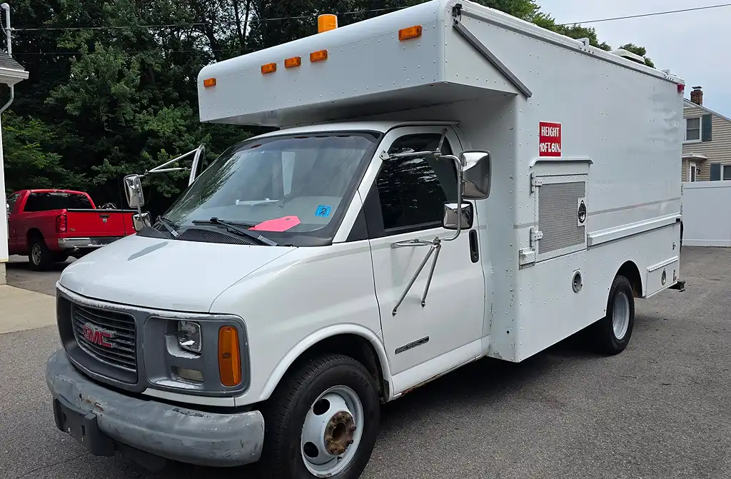 1998 GMC Savana's photo