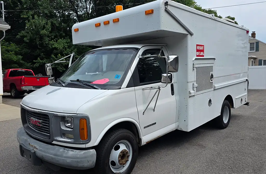 1998 GMC Savana's photo