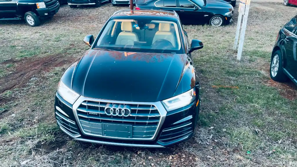 2018 Audi Q5 2.0T quattro S tronic Premium Plus's photo