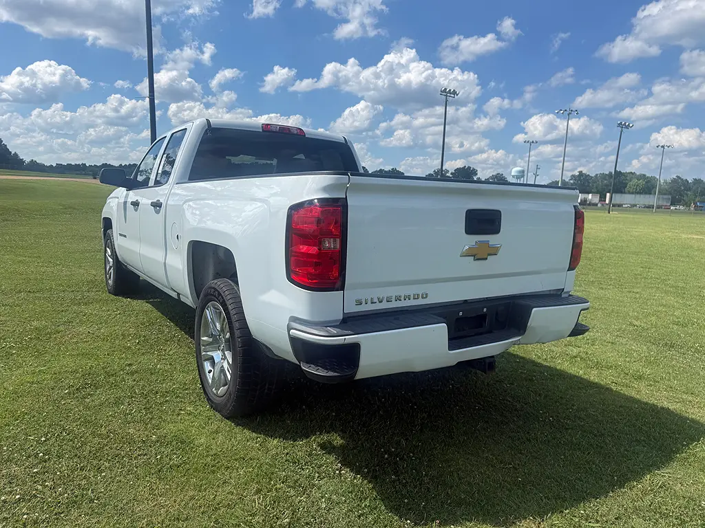 2017 Chevrolet Silverado 1500 Custom Double Cab Std Box photo 3