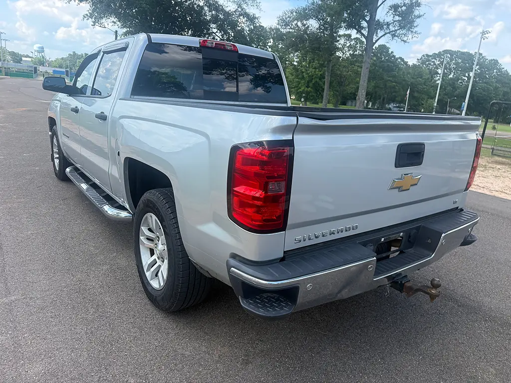 2014 Chevrolet Silverado 1500 LT Crew Cab Short Box photo 3