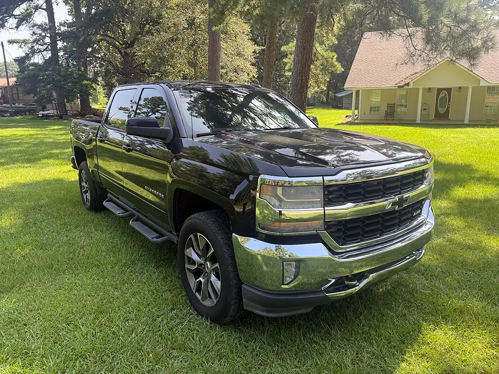 2016 Chevrolet Silverado 1500 LT Crew Cab Short Box photo 1