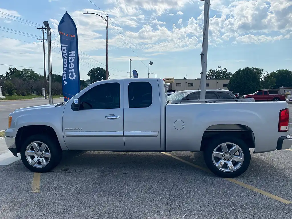 2013 GMC Sierra 2WD Extended Cab SLE LWB's photo