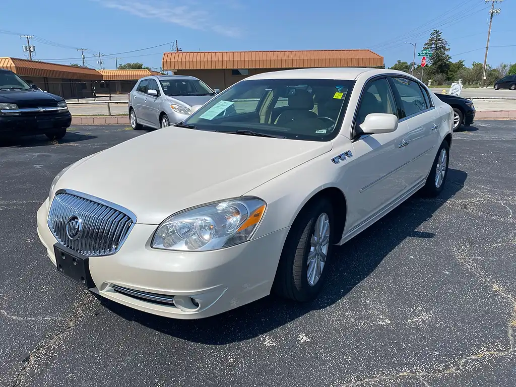 2010 Buick Lucerne CXL's photo