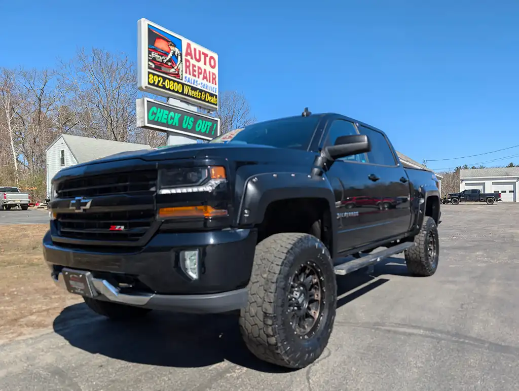 2017 Chevrolet Silverado 1500 Z71 4WD Crew Cab Standard Box LT's photo