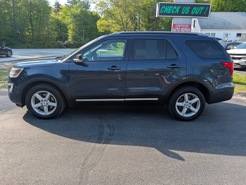 2017 Ford Explorer XLT 4WD photo 3