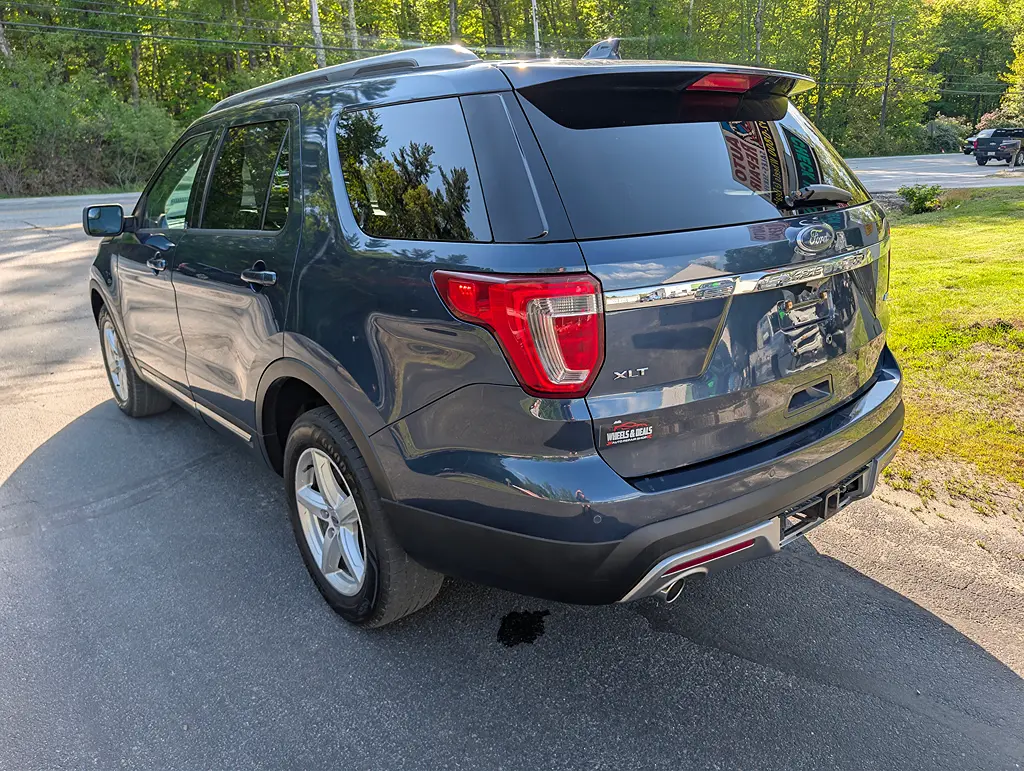 2017 Ford Explorer XLT 4WD photo 4