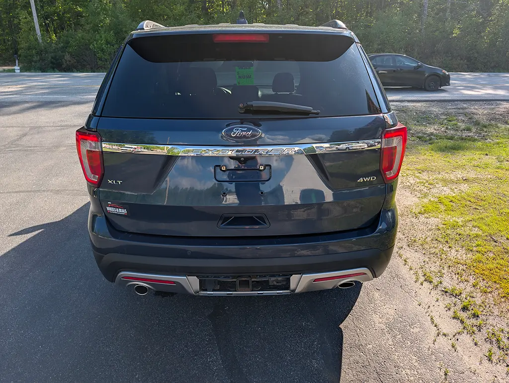 2017 Ford Explorer XLT 4WD photo 5