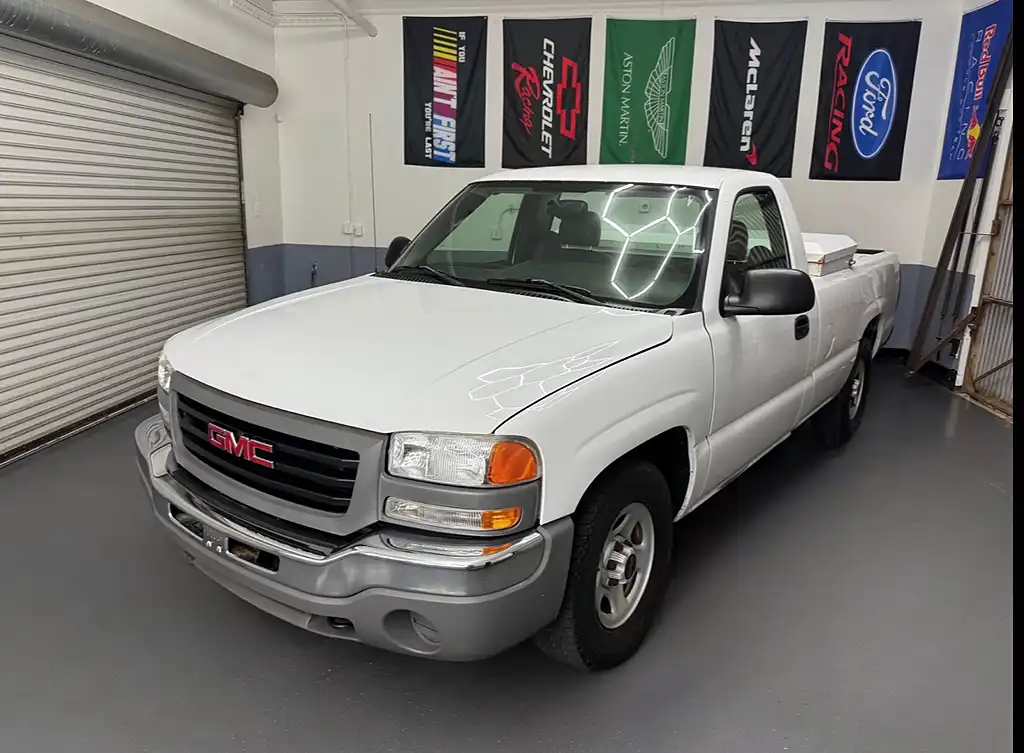 2004 GMC Sierra 2WD Regular Cab 8-ft Work Truck Pkg's photo
