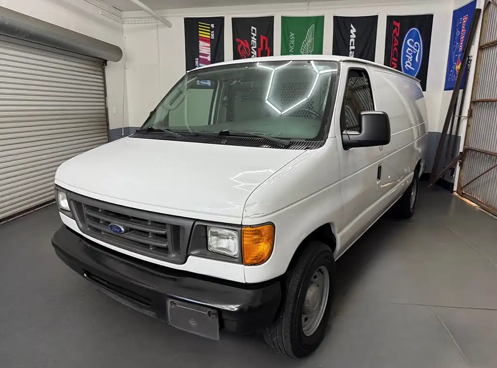 2005 Ford E-Series E-150 Van's photo