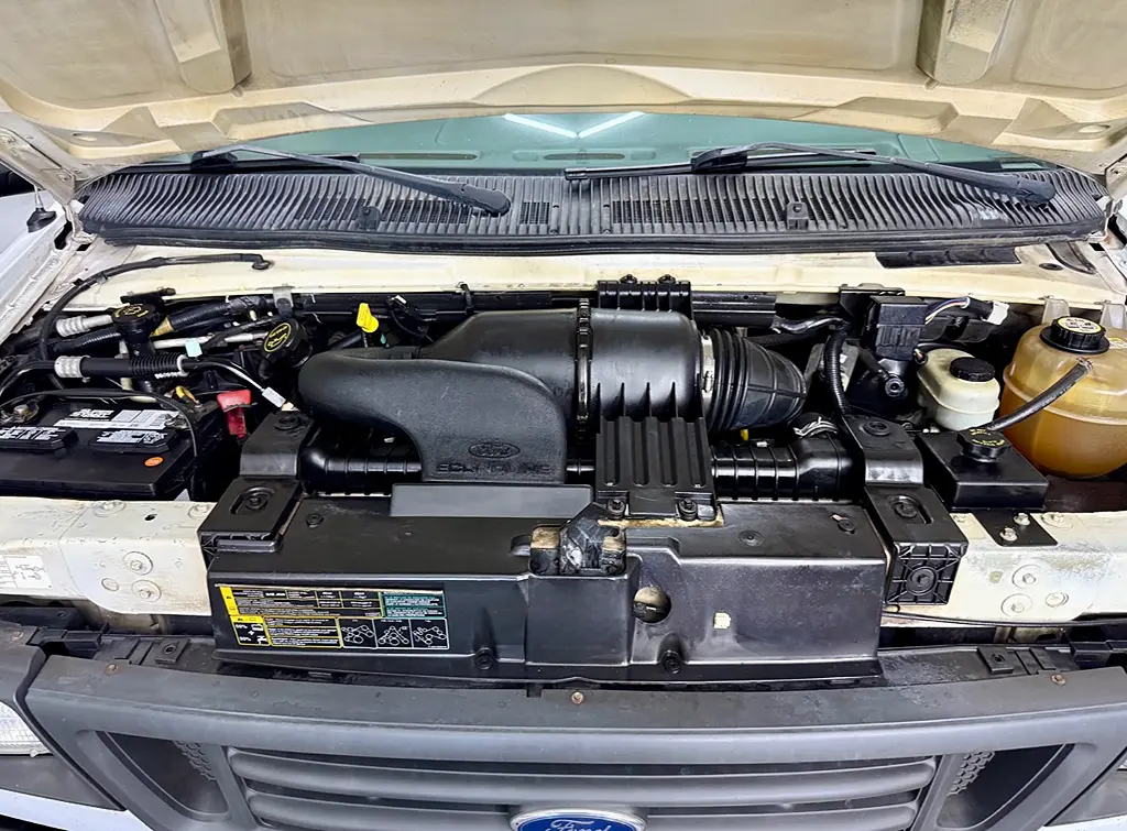 2005 Ford E-Series E-150 Van photo 5
