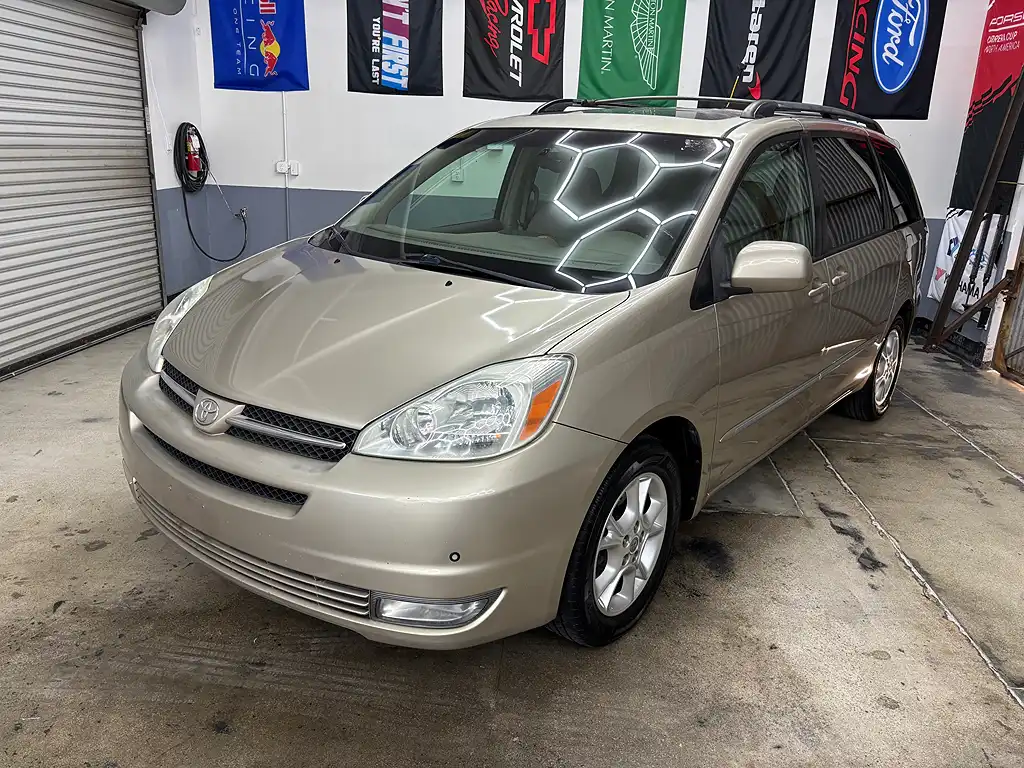 2004 Toyota Sienna XLE's photo