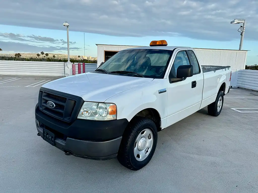 2005 Ford F-150 XL 4x4 Regular Cab 126-in Styleside's photo