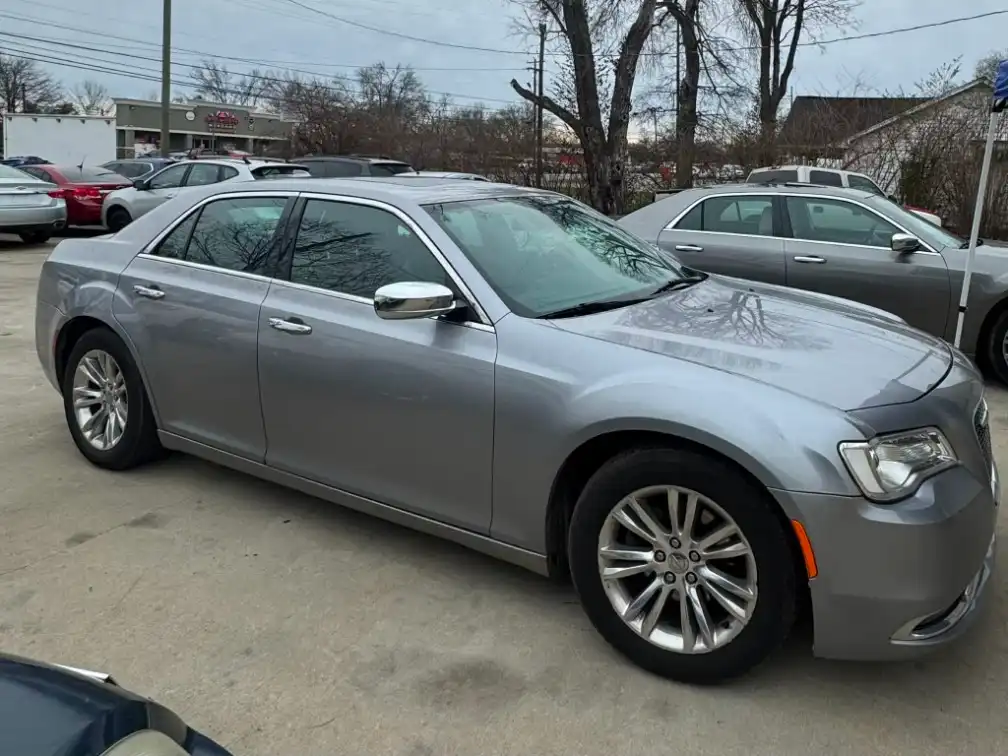2016 Chrysler 300 C's photo