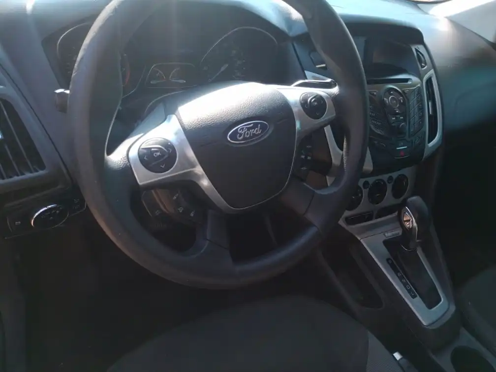 2013 Ford Focus 5 Door Hatch SE's photo