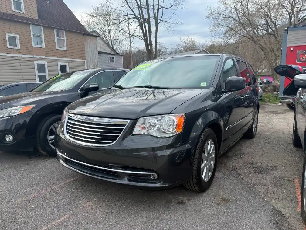 2012 Chrysler Town & Country Touring's photo