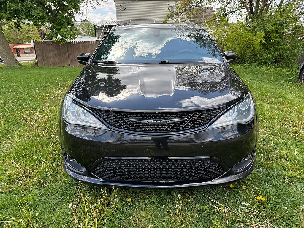 2018 Chrysler Pacifica Touring L's photo