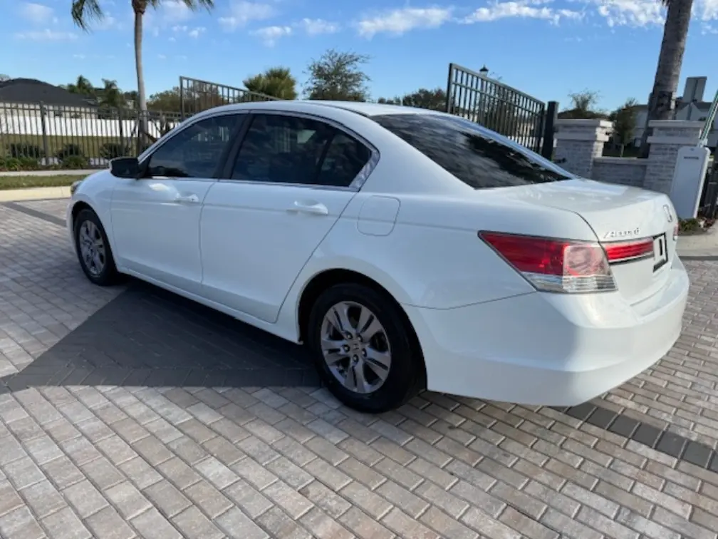 2012 Honda Accord SE Auto photo 3