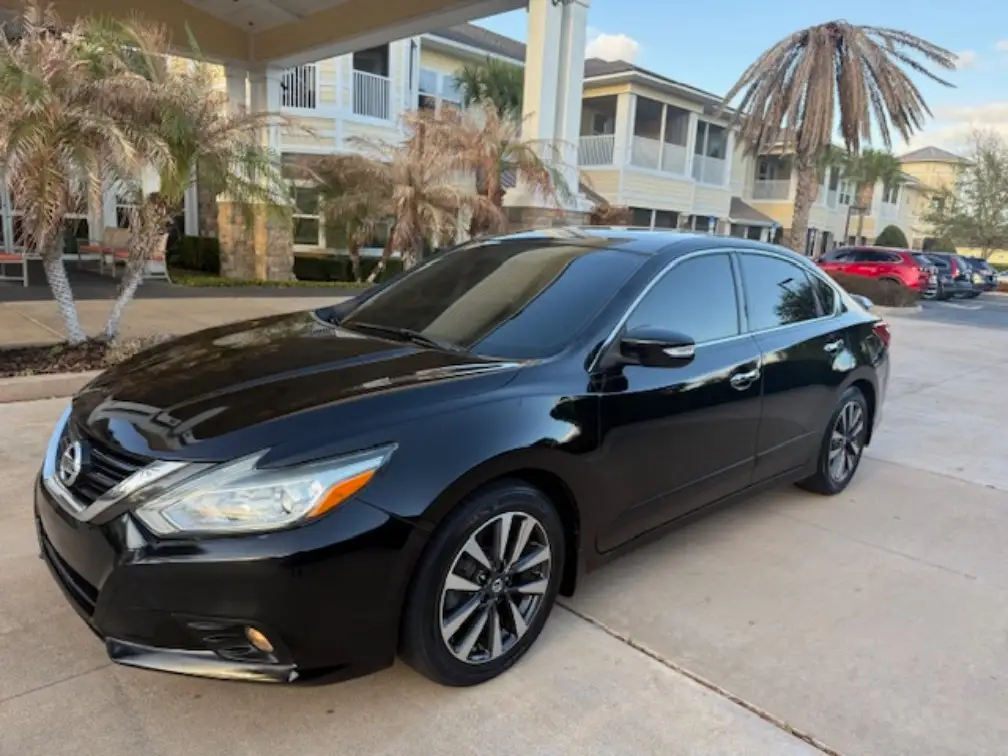 2017 Nissan Altima 2.5 SV photo 1