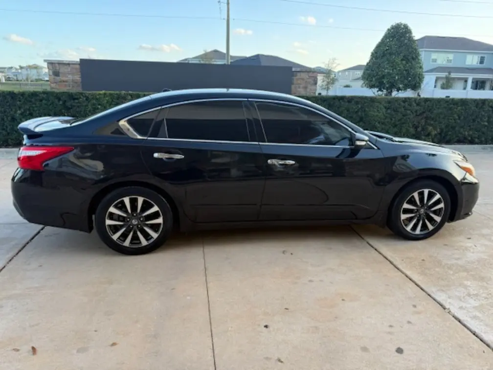 2017 Nissan Altima 2.5 SV photo 3