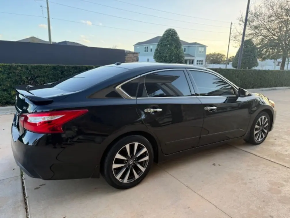 2017 Nissan Altima 2.5 SV photo 4