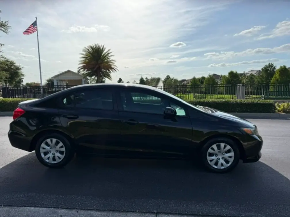 2012 Honda Civic LX Auto photo 4