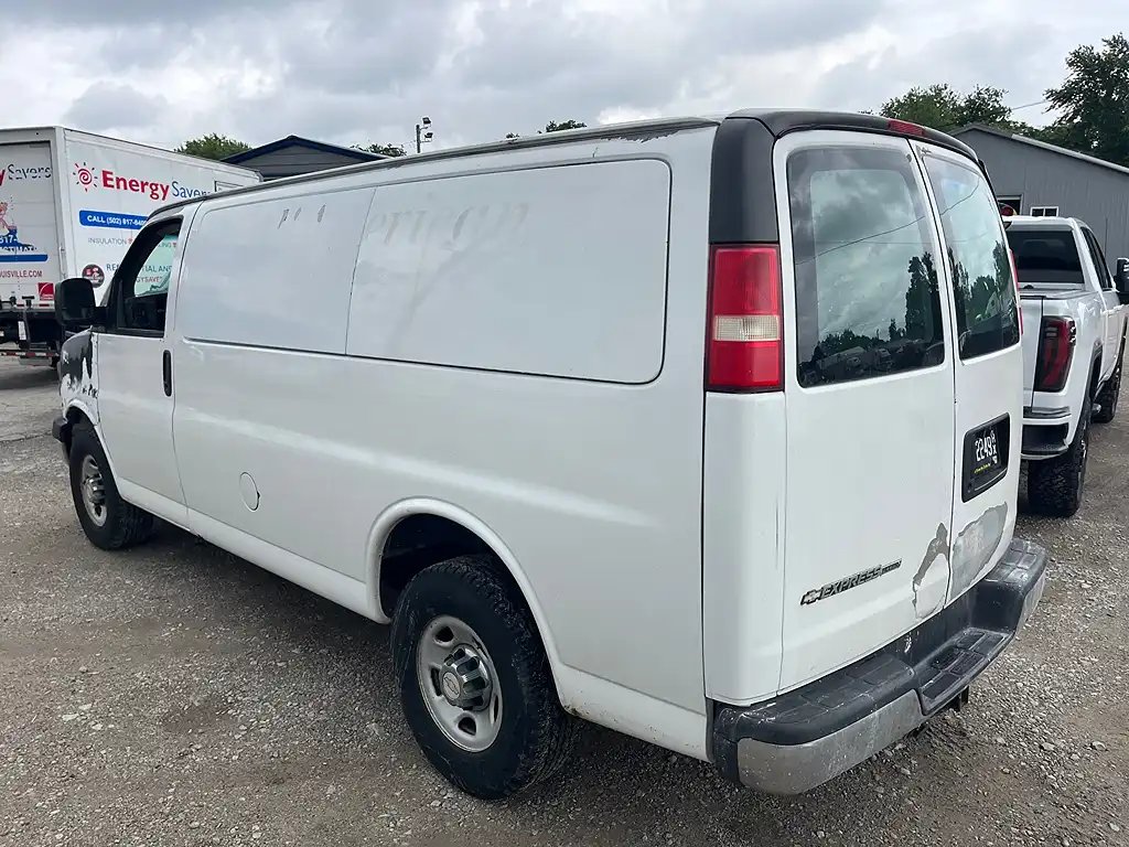 2008 Chevrolet Express 2500 Work Van HD's photo