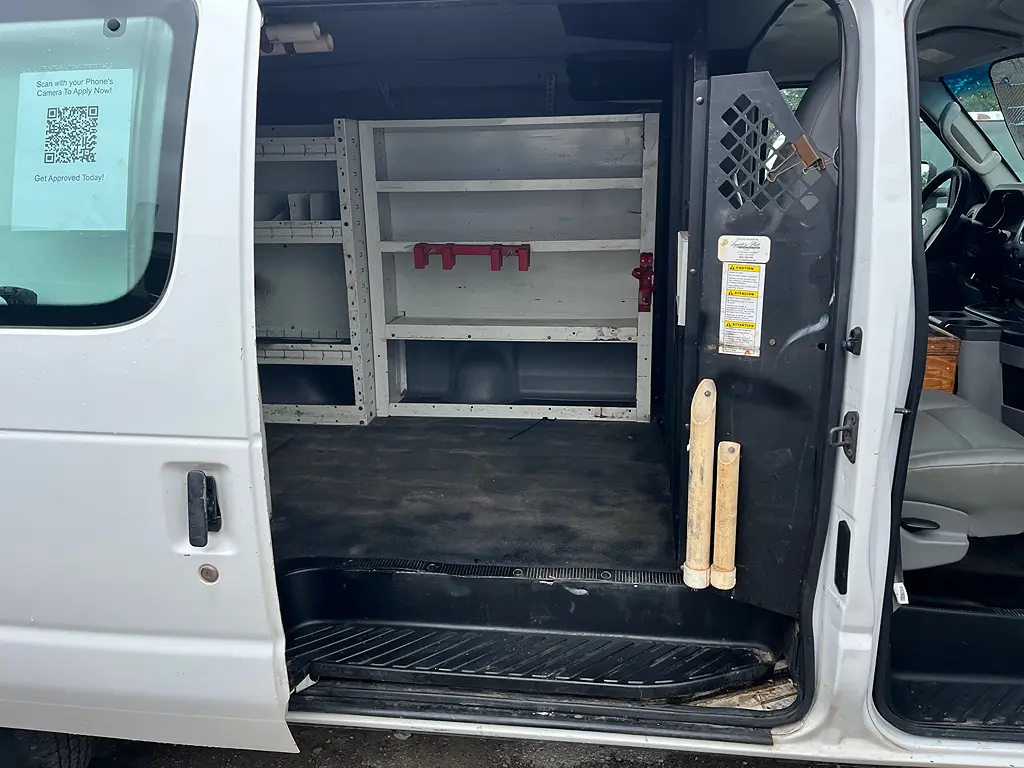 2011 Ford E-Series E-250 Van photo 3