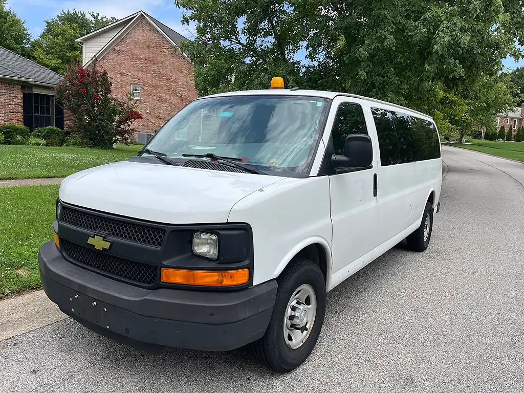 2015 Chevrolet Express 3500 LS Extended's photo