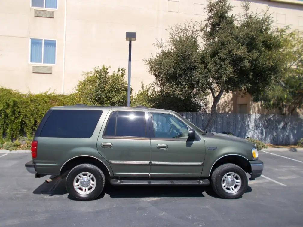 2001 Ford Expedition Base photo 1
