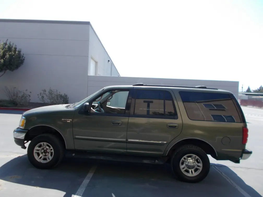 2001 Ford Expedition Base photo 4