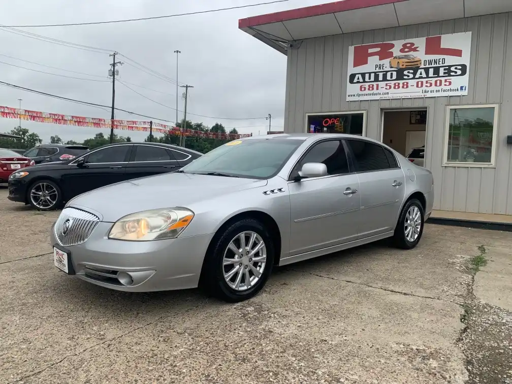 2010 Buick Lucerne CXL's photo
