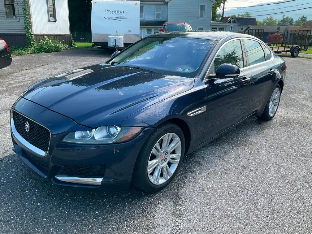 2017 Jaguar XF 35t Premium's photo
