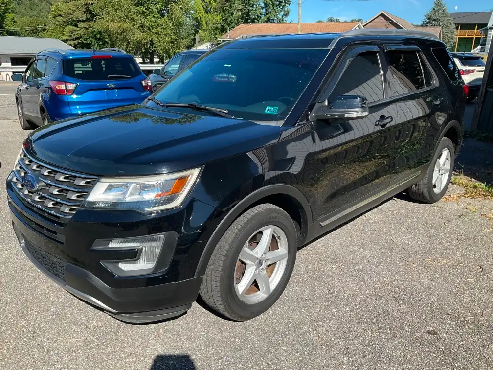 2017 Ford Explorer XLT 4WD's photo