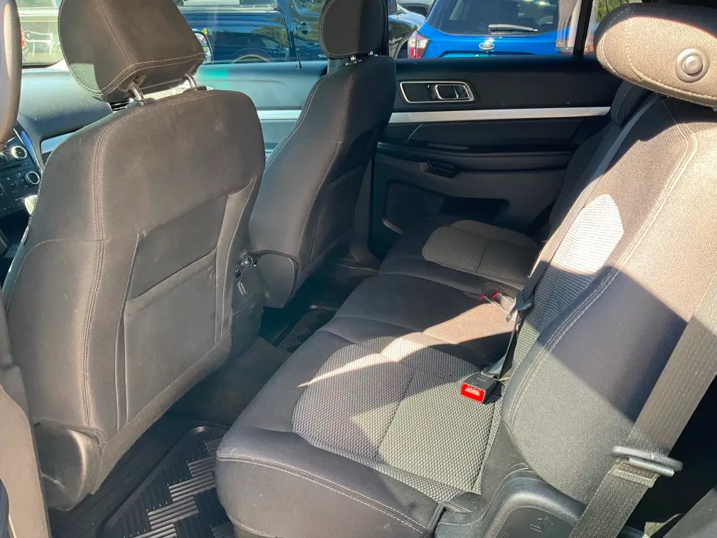 2017 Ford Explorer XLT 4WD photo 4