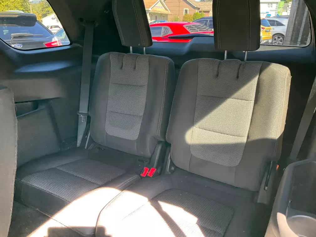 2017 Ford Explorer XLT 4WD photo 5