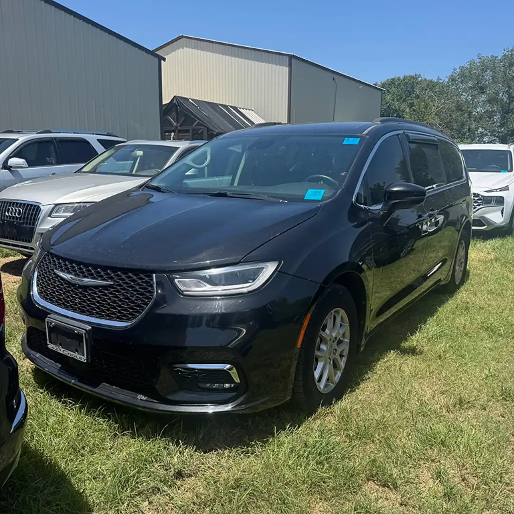 2022 Chrysler Pacifica Touring L's photo