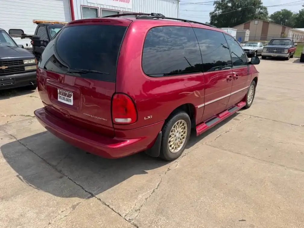 1998 Chrysler Town & Country LXI's photo