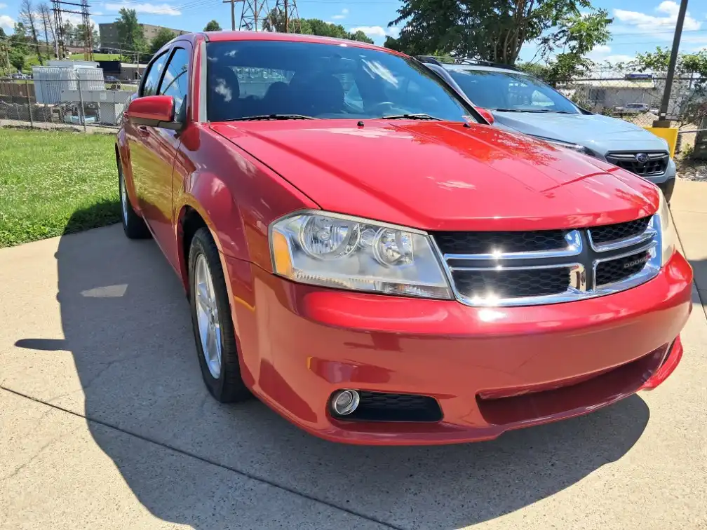 2014 Dodge Avenger SXT's photo