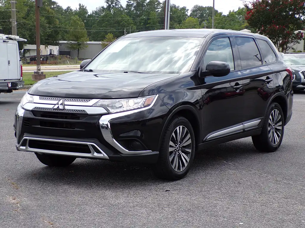 2020 Mitsubishi Outlander ES FWD's photo