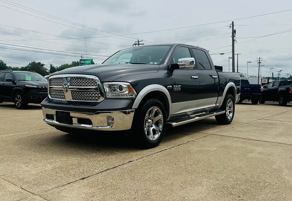 2017 RAM 1500 Laramie 4x4 Crew Cab 5'7's photo