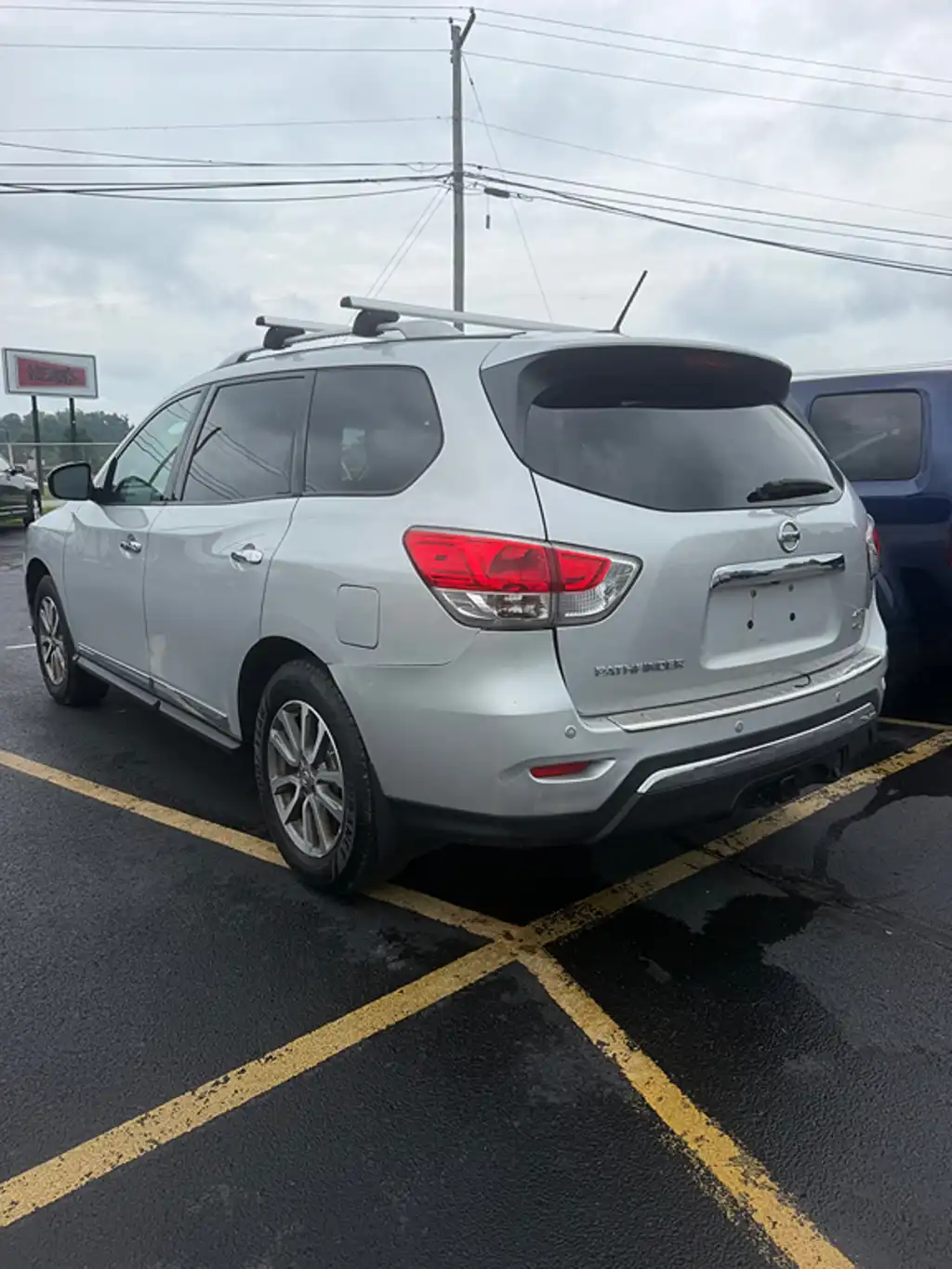 2015 Nissan Pathfinder SL 4WD's photo