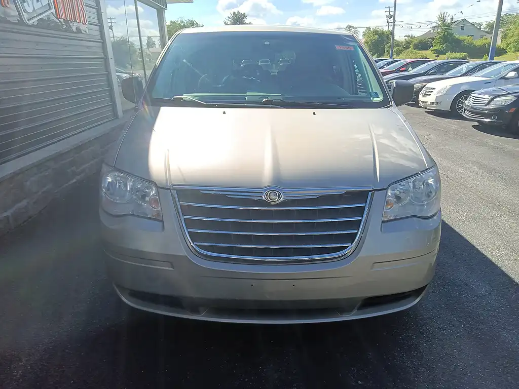 2008 Chrysler Town & Country LX's photo