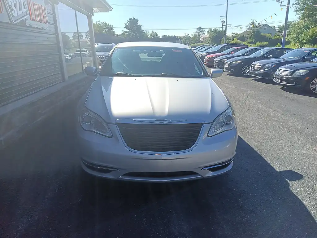 2012 Chrysler 200 Touring's photo